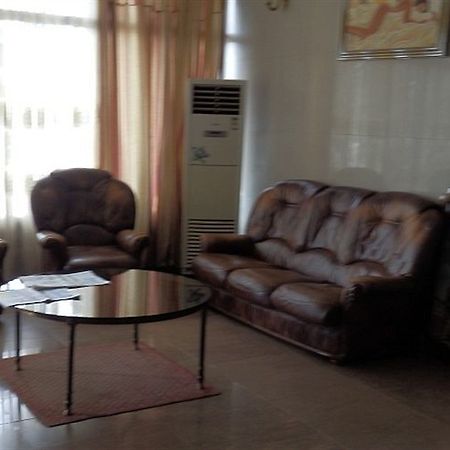 Hotel Santa Lucia Yaoundé Екстериор снимка