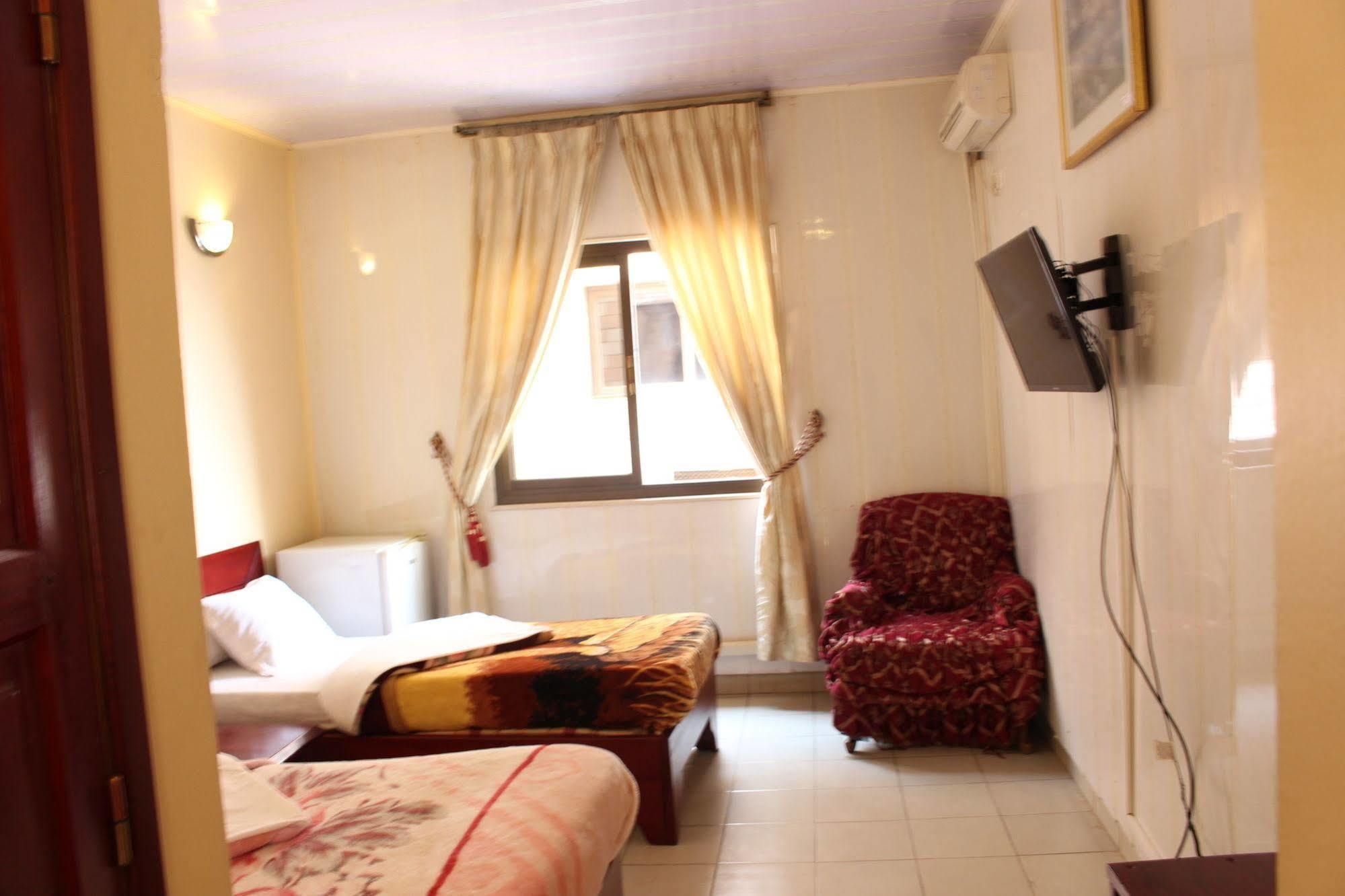 Hotel Santa Lucia Yaoundé Екстериор снимка