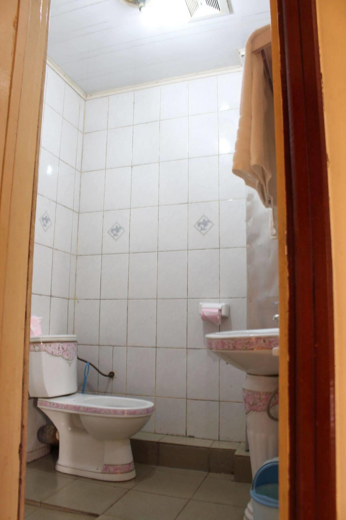 Hotel Santa Lucia Yaoundé Екстериор снимка